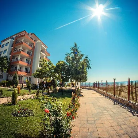 海滨堡海滩公寓 *